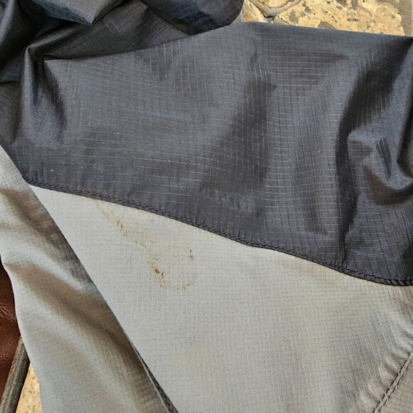 L.L.Bean Men's Nylon Windbreaker Jacket With Hood & Zippered Pockets, Size XL - Picture 7 of 11